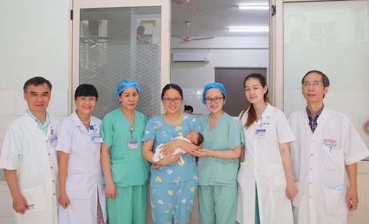 Sau thời gian điều trị tích cực, bệnh nhi được cho ra viện. (Ảnh: BVCC)