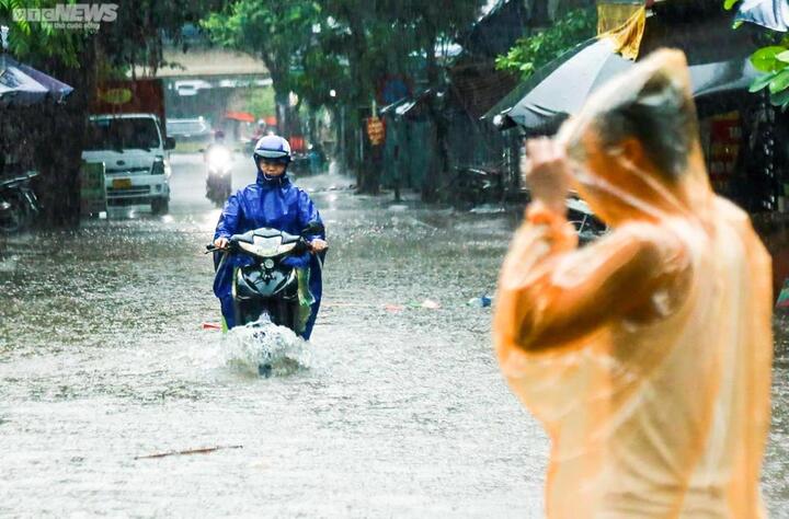 Hôm nay, nhiều nơi trên cả nước tiếp tục mưa to. (Ảnh minh hoạ: Ngô Nhung - Khổng Chí)