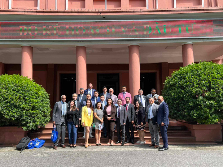 Đoàn doanh nghiệp bang California trong buổi gặp gỡ với Thứ trưởng Bộ Kế hoạch và Đầu tư.