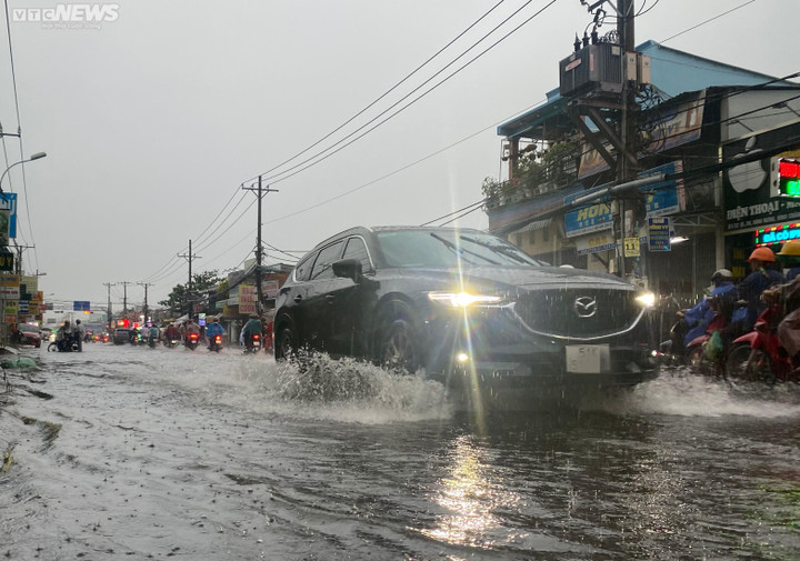 Dự báo thời tiết ngày 1/8, TP.HCM ngày nắng gián đoạn, chiều tối có mưa to.