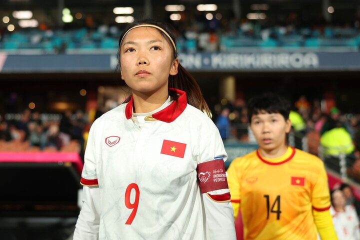 Đội tuyển bóng đá nữ Việt Nam lần đầu bước chân ở đấu trường thế giới.