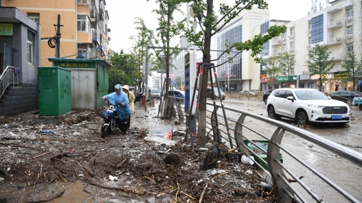 Một con đường ở quận Môn Đầu Câu, thành phố Bắc Kinh ngày 31/7. (Ảnh: Tân Hoa xã)
