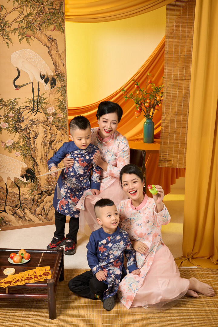 Chiều Xuân với con gái và cháu ngoại.