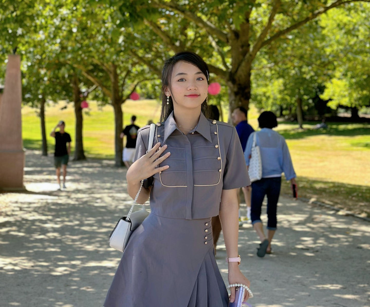 Nữ sinh vừa tốt nghiệp loại xuất sắc, Học viện Ngân hàng với tổng điểm GPA 3,86/4. Sau đó, Vân Anh quyết định rẽ hướng lựa chọn ngành Khoa học máy tính bậc thạc sĩ tại City University of Seattle (Mỹ).