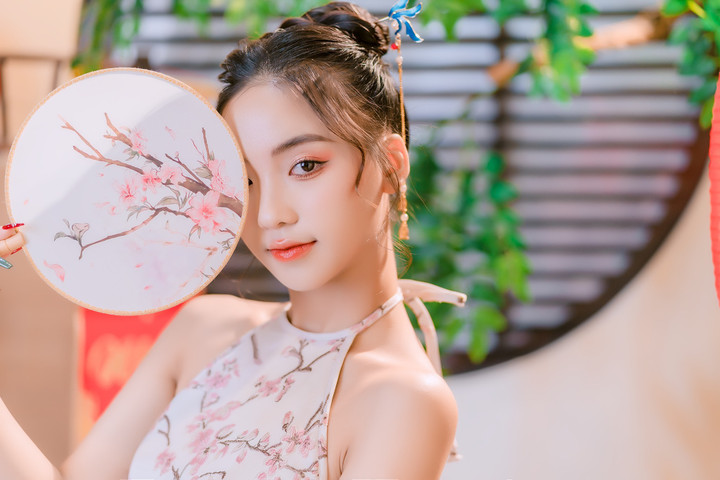 Từng theo học lớp chuyên Toán ở bậc phổ thông, nhưng khi lên đại học Vân Anh mạnh dạn đăng ký ngành học bằng tiếng Anh. Nữ sinh gọi đây là "cú hích mạnh mẽ" để bản thân vượt ra khỏi vùng an toàn, chứng minh bản lĩnh của con gái hiện đại. Cô cũng thường xem phim nước ngoài không phụ đề, nghe nhạc tiếng Anh, xem các gameshow giải trí, nói chuyện với bạn bè nước ngoài với đặt mục tiêu nâng cao vốn ngoại ngữ mỗi ngày.