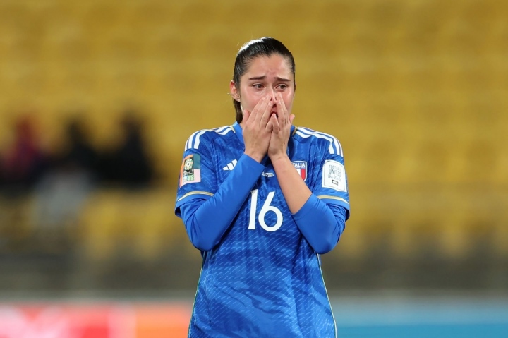 Cầu thủ Italy khóc nức nở sau khi bị loại khỏi World Cup nữ 2023.