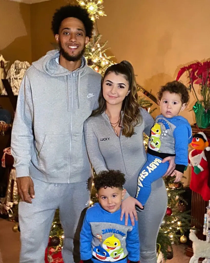 Dù đã có hai con trai nhưng Latorre rất nghiện mang thai và quyết định làm dịch vụ mang thai hộ.