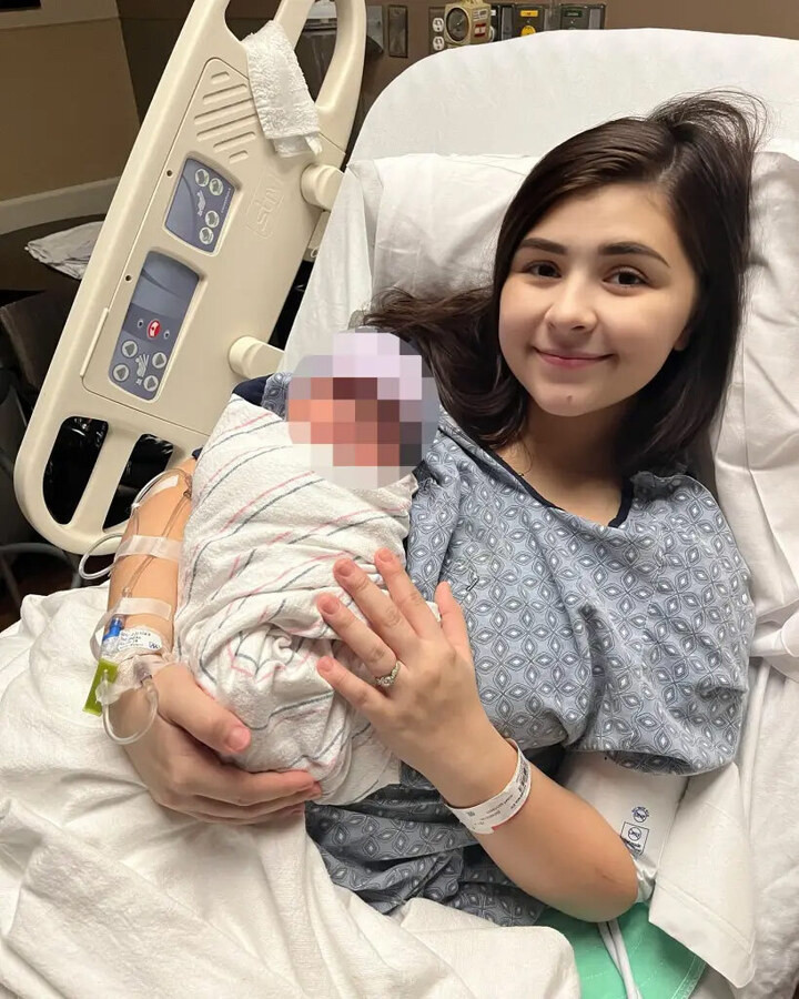 Latorre hạ sinh bé trai cô mang thai hộ đầu tiên vào tháng 2/2023.