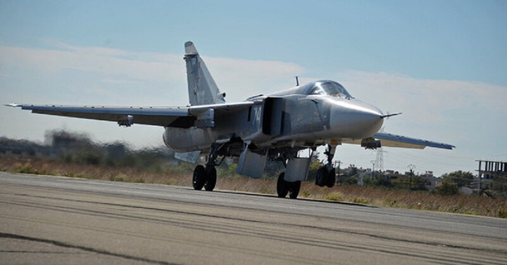 Su-24M của Không quân Nga.