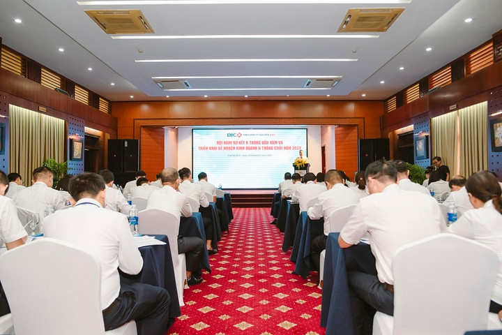 Toàn cảnh hội nghị.