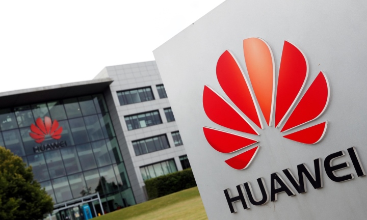 Huawei hứng chịu loạt đòn trừng phạt từ Mỹ. (Ảnh: Reuters)