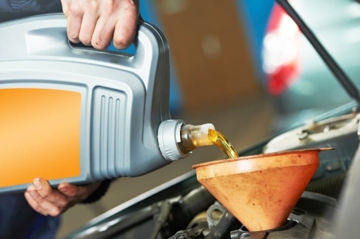 Chọn dầu nhớt phù hợp với xe đảm bảo khả năng vận hành ổn định và tăng tuổi thọ cho động cơ. (Ảnh minh họa)