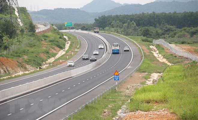 Đoạn cao tốc Phan Thiết - Dầu Giây tại lý trình Km25+419, đoạn qua xã Sông Phan, huyện Hàm Tân, Bình Thuận. (Ảnh: Nguyễn Thanh/TTXVN)
