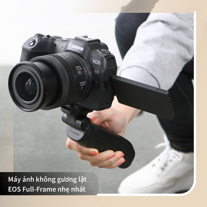 EOS R8 là mẫu máy ảnh EOS Full-frame nhẹ nhất của hệ thống EOS R series vừa được tung ra năm 2023, hướng đến sự tiện lợi cho các videographer chuyên nghiệp. (Ảnh: Canon)