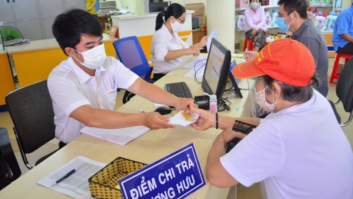 Tăng mức trợ cấp hằng tháng với cán bộ xã già yếu đã nghỉ việc.