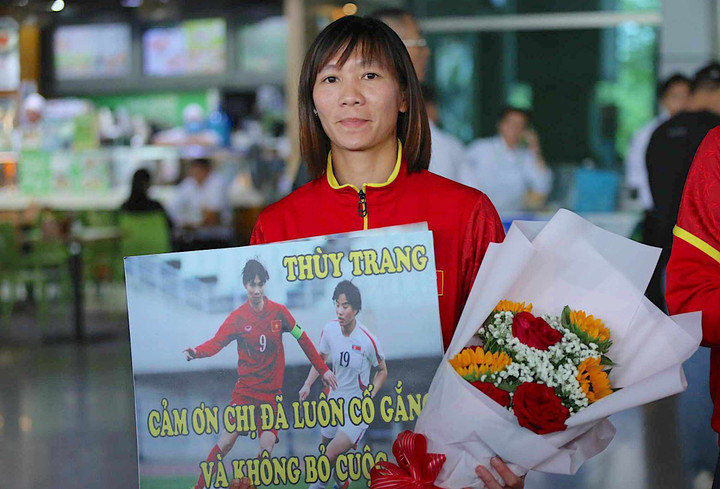 Tiền vệ Thuỳ Trang.