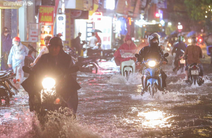 Mưa dông ở miền Bắc dự báo kéo dài trong nhiều ngày tới. (Ảnh minh hoạ: Ngô Nhung).