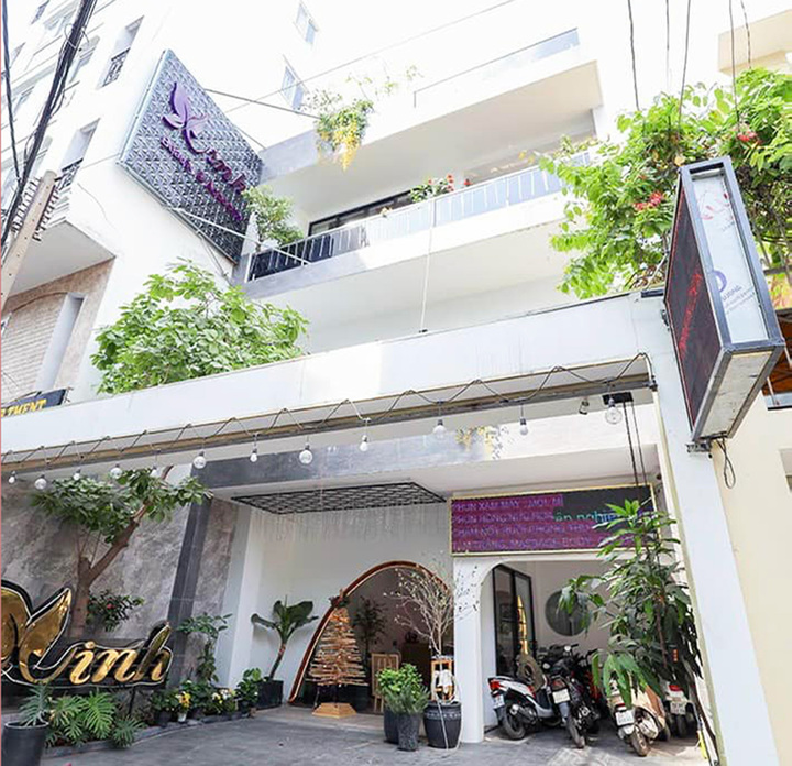 Cơ sở Xinh Beauty & Academy hoạt đồng không có giấy phép hoạt động khám bệnh, chữa bệnh. (Ảnh: Fanpage Xinh Beauty and Academy)