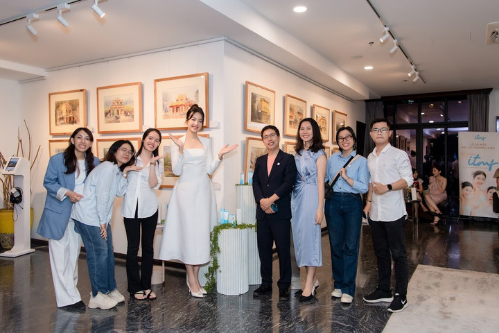 Hoạ sĩ Phan Anh Thư quyên góp tiền, xây dựng trường nội trú cho các em nhỏ Tây Nguyên - 4