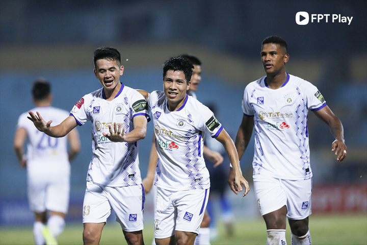 Hà Nội FC vẫn đang chứng minh vị thế nhà đương kim vô địch.