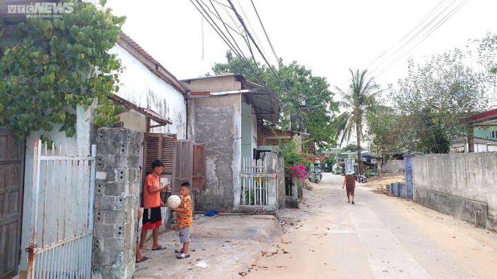 Những dãy nhà cũ nát, xuống cấp của người dân thuộc khu quy hoạch Dự án Công viên văn hóa lịch sử Ngũ Hành Sơn.