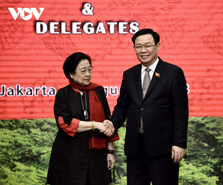 Chủ tịch Quốc hội Vương Đình Huệ hội kiến Cựu Tổng thống Indonesia.