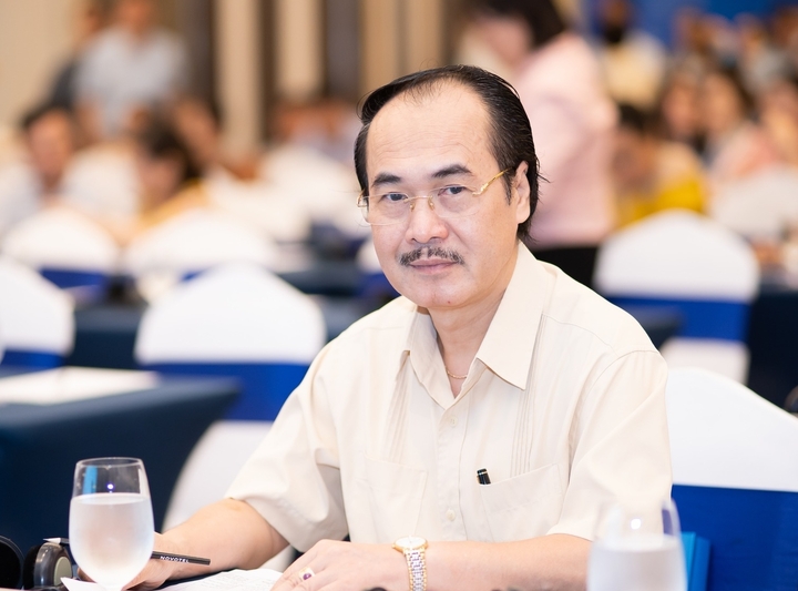 PGS.TS.BSCC Vũ Xuân Phú - Phó giám đốc Bệnh viện Phổi trung ương, Phó trưởng ban điều hành chương trình chống lao quốc gia.
