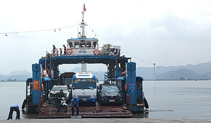 Cơ quan chức năng đã vào cuộc xác minh, giải quyết nạn "cò phà" tại khu vực Cái Viềng. (Ảnh: H.K)