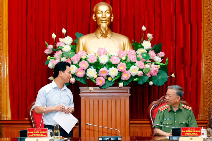 Bộ trưởng Bộ Tài nguyên và Môi trường Đặng Quốc Khánh và Bộ Trưởng Bộ Công an Tô Lâm tại buổi làm việc.