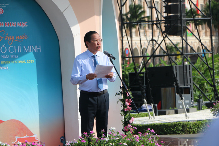 Chủ tịch UBND TP.HCM - Phan Văn Mãi phát biểu khai mạc Lễ hội sông nước TP.HCM.