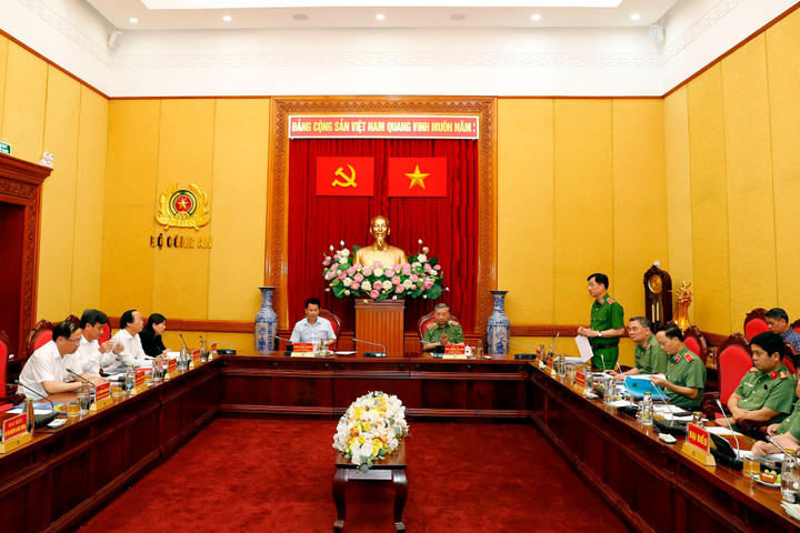 Quang cảnh buổi làm việc.