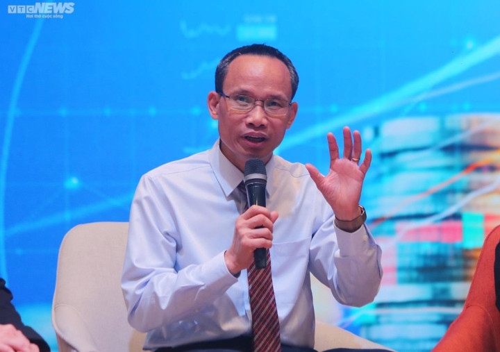 Tiến sĩ Cấn Văn Lực chia sẻ tại diễn đàn. (Ảnh: Đại Việt)
