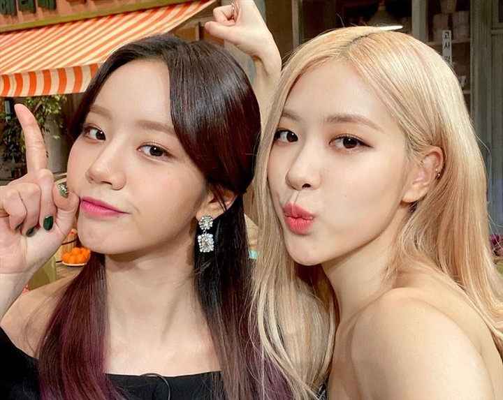 Hyeri và Rosé của BLACKPINK có mối quan hệ vô cùng thân thiết.