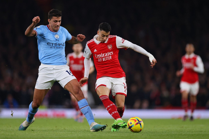 Arsenal chạm trán Man City.