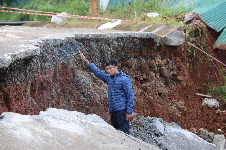 Vị trí sạt trượt cao nhất khoảng 2,5-3m.