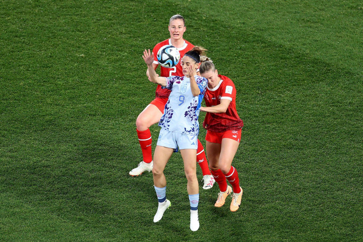 Tây Ban Nha chơi áp đảo.