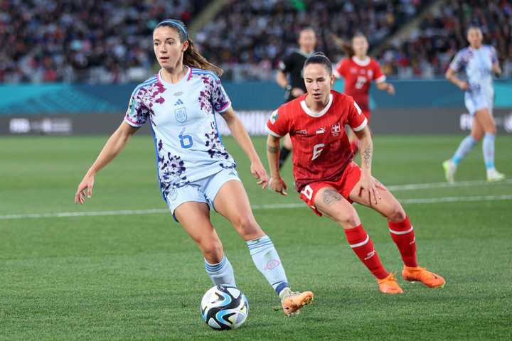 Tây Ban Nha thi đấu áp đảo.