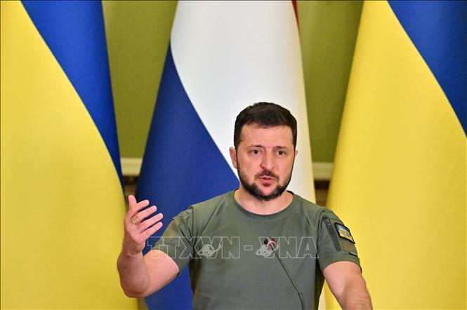 Tổng thống Ukraine Volodymyr Zelensky tại một cuộc họp báo ở thủ đô Kiev. (Ảnh: AFP/TTXVN)