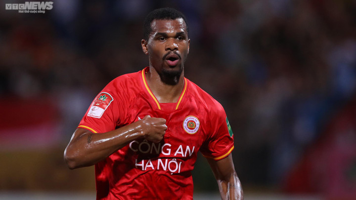 Henrique ghi bàn cho CLB Công an Hà Nội. (Ảnh: Đức Minh)