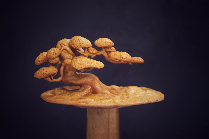 Bánh trung thu tạo hình cây bonsai, rất khó để tạo nhân bên trong.