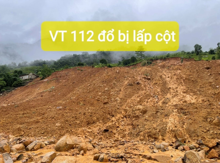 Sạt lở đất đá tại Sơn La cản trở khó khăn cho việc khắc phục sự cố.