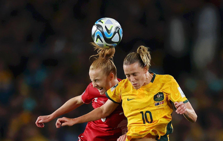 Australia có lợi thế dẫn trước.