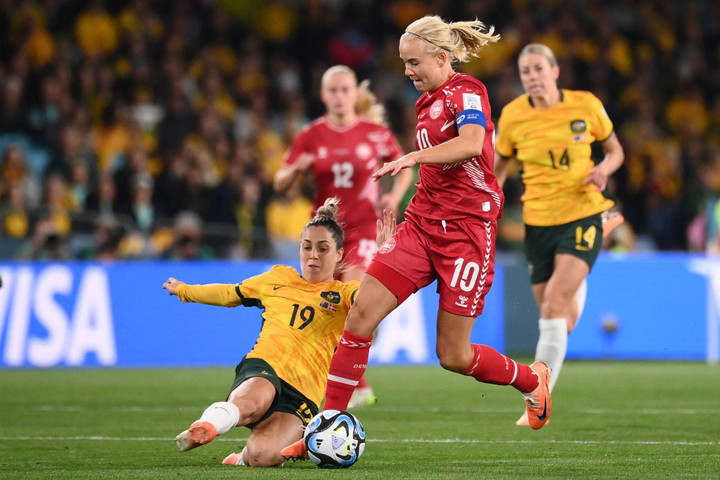 Australia có bàn thắng thứ 2.