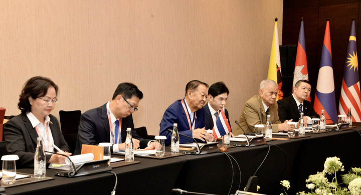 Chủ tịch Hạ viện Wan Muhamad Noor Matha và đoàn cấp cao Thái Lan.