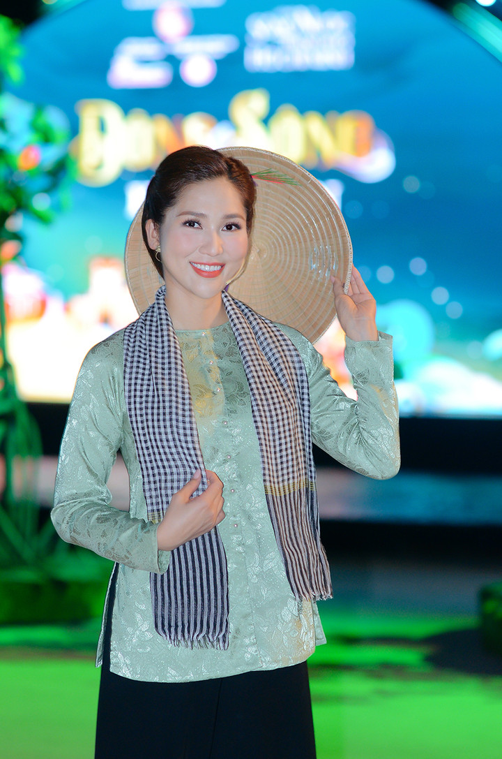 "Hoa hậu cải lương" Như Huỳnh.