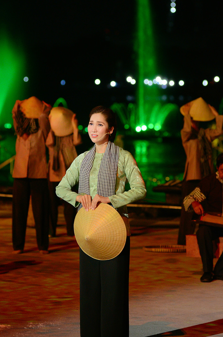 Như Huỳnh vinh dự là nghệ sĩ cải lương góp mặt trong đêm nghệ thuật "Dòng sông kể chuyện".