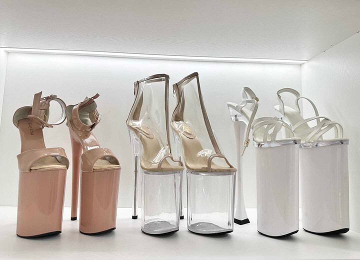 Cận cảnh những chiếc 'cúp' được đặt cạnh nhau (Nguồn: Lê Trung Thành)