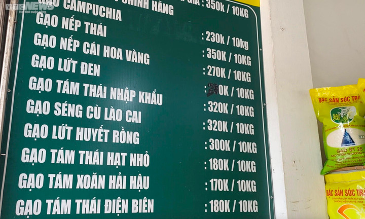 ...hiện đã cao hơn hẳn bảng giá niêm yết của đại lý cách đây chưa đầy nửa tháng.