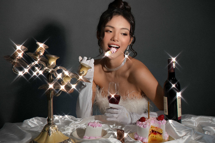 Ở tuổi 29, Yeye Nhật Hạ chia sẻ cô không mong cầu gì ngoài sức khỏe và sự bình an. Trước đây, nữ diễn viên "Mùi ngò gai" ít tiếp xúc với truyền thông bởi tâm lý e ngại. Khi mang thai lần đầu, cô từng tăng gần 40kg, thân hình bị rạn và phải mất một thời gian dài mới lấy lại vóc dáng.