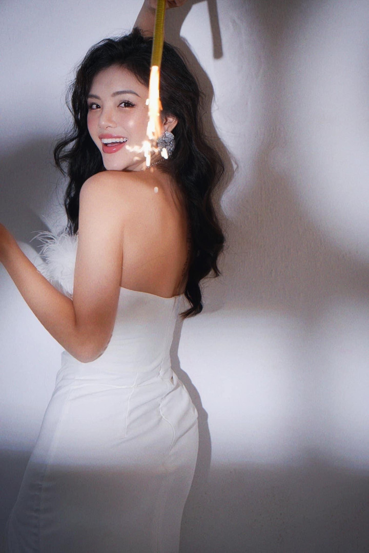 20 tuổi, Yeye Nhật Hạ lập gia đình. Cô và chồng có một bé gái xinh xắn, đáng yêu. Tuy nhiên, vì muốn giữ sự riêng tư, cô hiếm khi cập nhật hình ảnh của con gái. Khi công việc ổn định, Yeye Nhật Hạ cũng thoải mái hơn khi chia sẻ hình ảnh về con gái 5 tuổi.